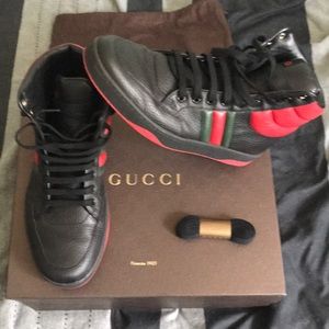 Gucci shoes size UK 8.5 US 9.  New Praga Karibu.